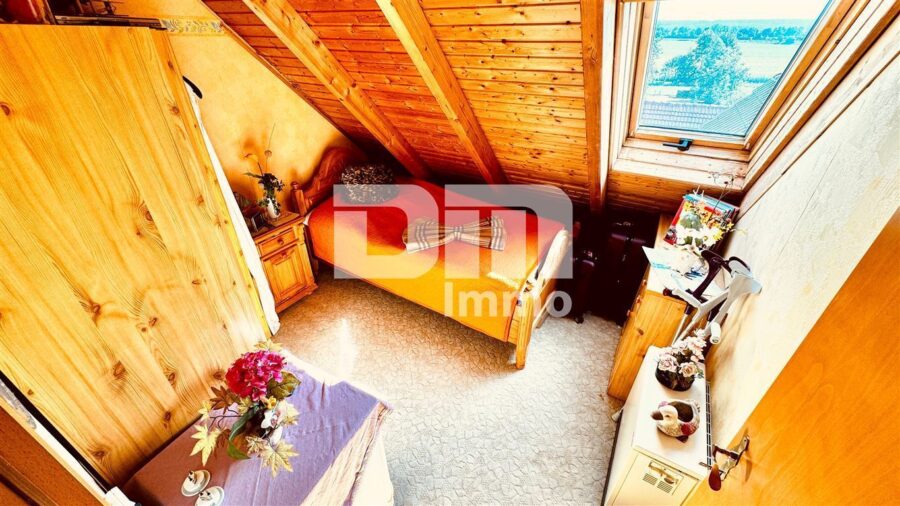 Schönes Mehrfamilienhaus geteilt nach WEG mit umfangreichen Nutzflächen und Traumgrundstück - 3.OG / DG Gästezimmer 2